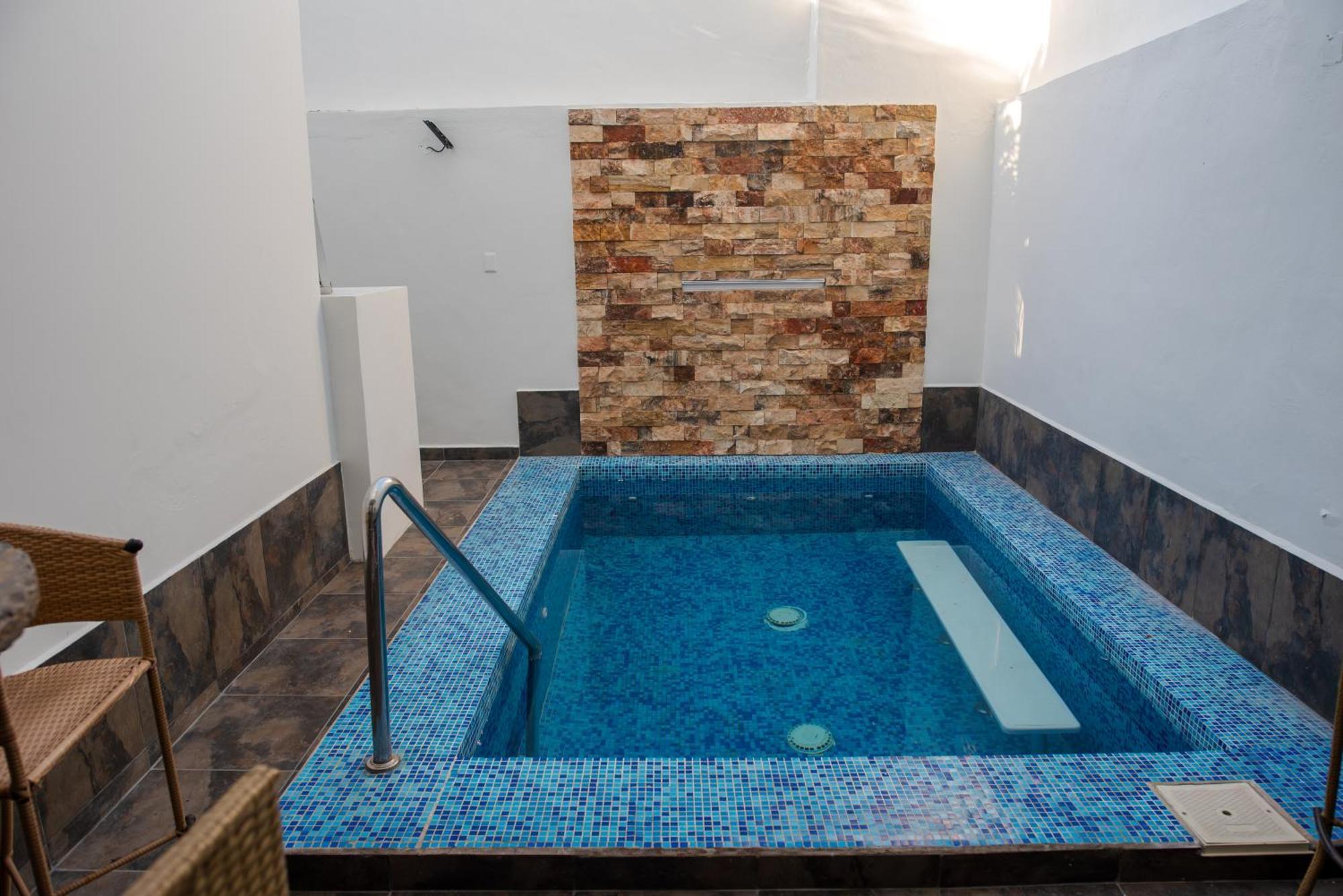 2Br-3Ba Condo Block From Beach W Rooftop Jacuzzi Mazatlan Exterior photo